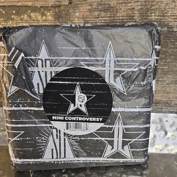 Jeffree Star Other - Jeffree Star Mini Controversy Eyeshadow Palette